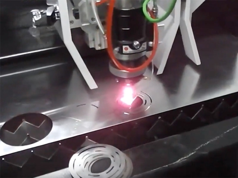 1000W 光纖激光機(jī)切割 1mm 鋁塑板 1000W 光纖激光機(jī)切割 1mm 鋁塑板