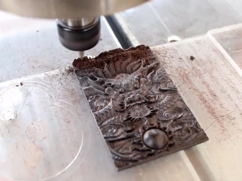 迷你數(shù)控雕刻機 6090 制作實木工藝品