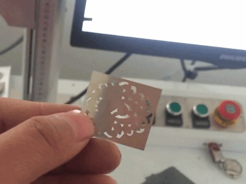 30W 光纖激光打標(biāo)機(jī) 0.5mm 長(zhǎng)條切割