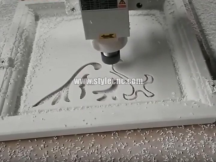 1325數(shù)控雕刻機(jī)用于裝飾燈箱切割