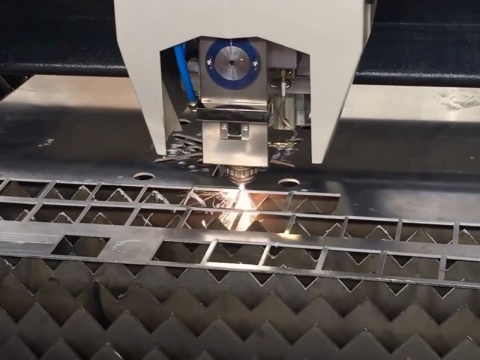 1000W IPG 光纖激光金屬切割機(jī)，適用于 3 毫米鋁板