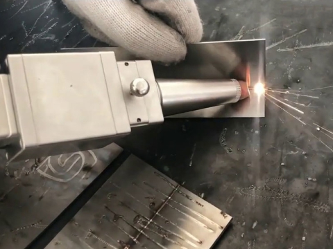 如何使用手持式激光焊接機(jī)？