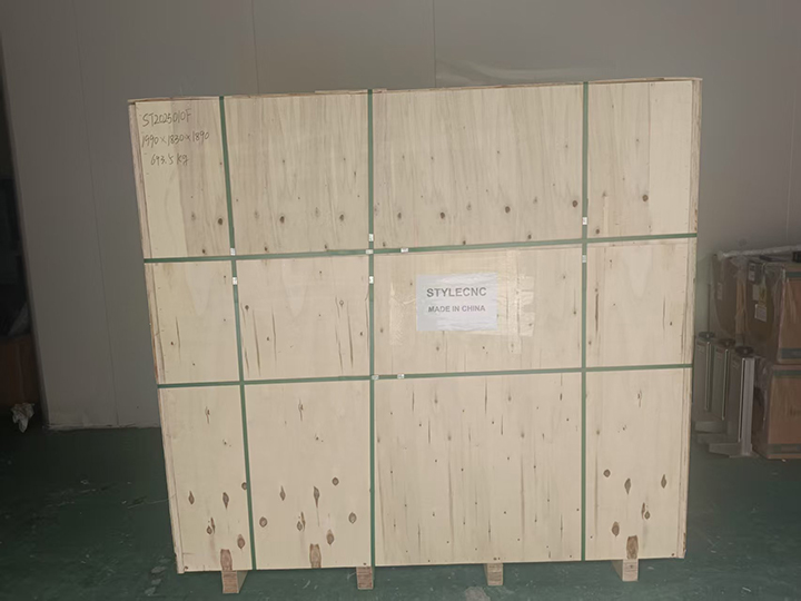 大型三軸龍門(mén)光纖激光打標(biāo)機(jī)套裝