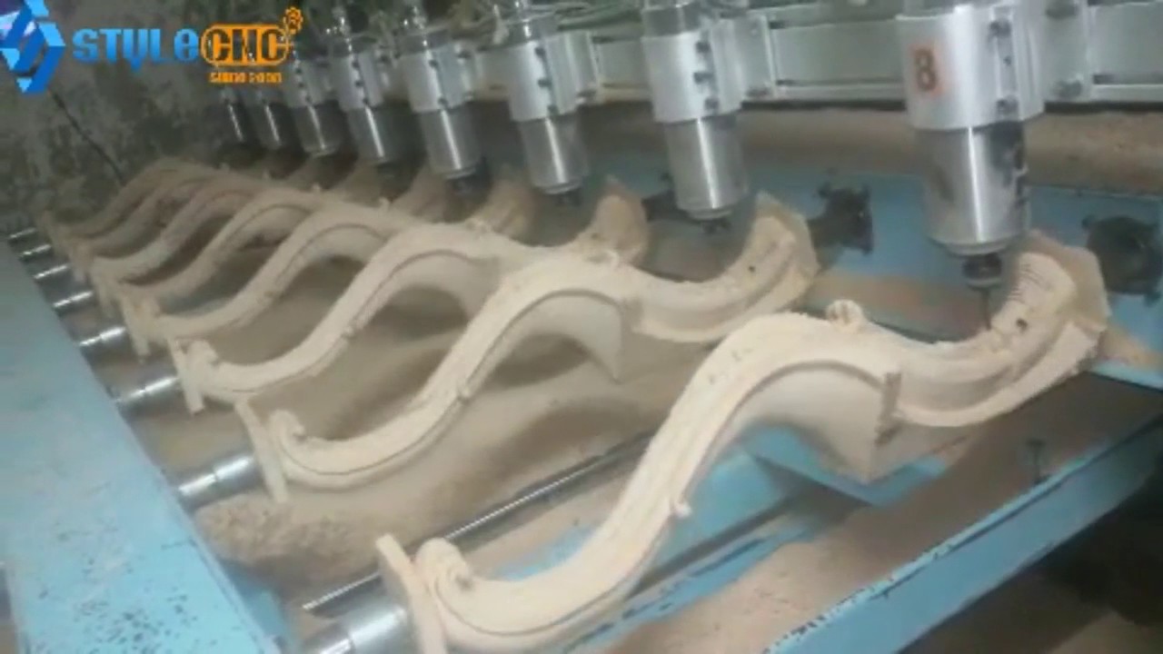 帶 8 個(gè)頭的實(shí)木柱旋轉(zhuǎn)數(shù)控雕刻機(jī)