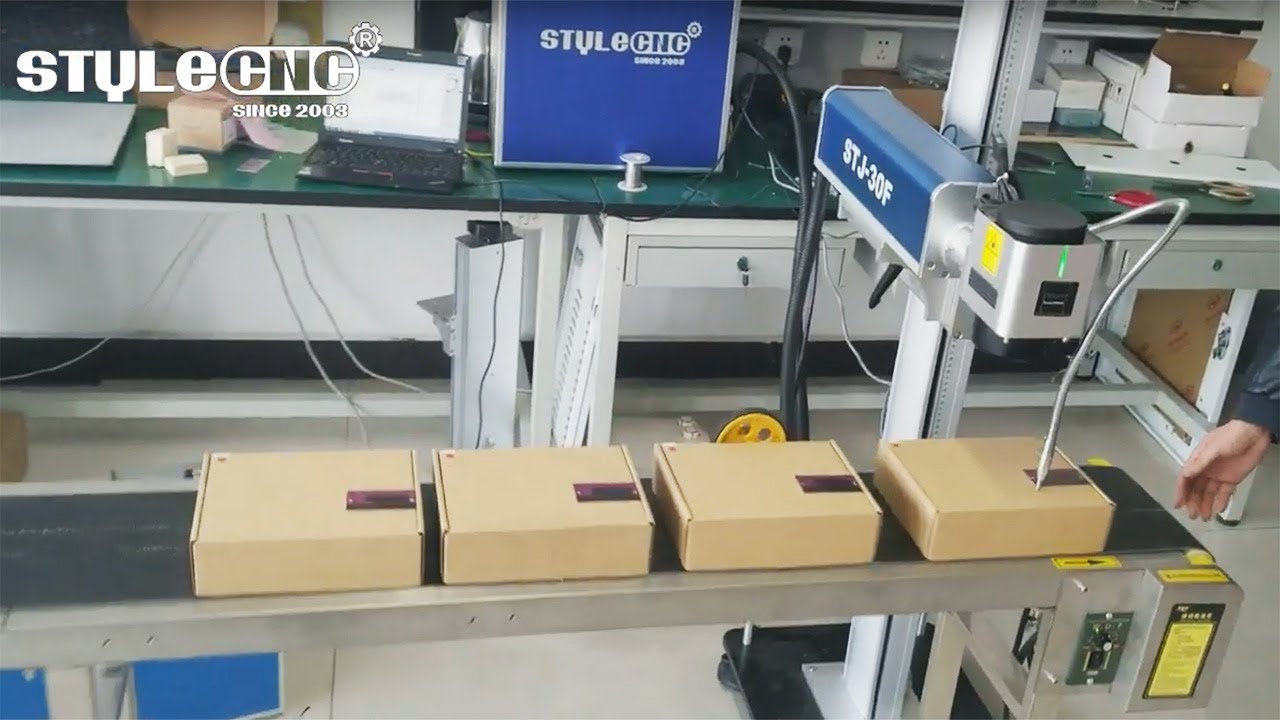 如何使用帶有飛行系統(tǒng)的工業(yè)激光雕刻機？